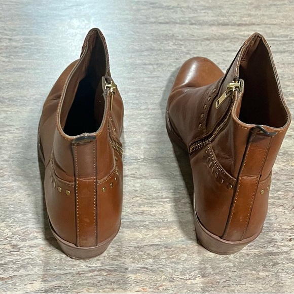 Coach tan leather ankle boots with studs - Picture 14 of 15